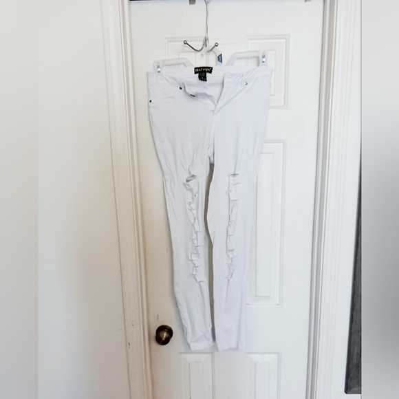 White ripped jeans - Picture 8 of 15